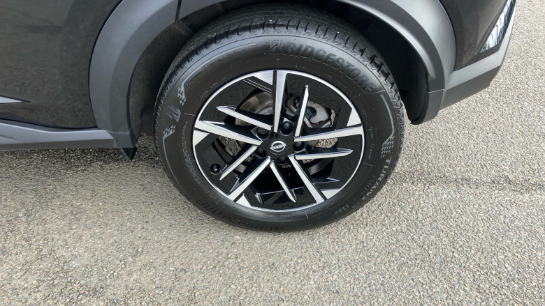 Nissan Juke 1.0 DiG-T N-Connecta 5dr Petrol Hatchback